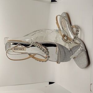 BADGLEY MISCHKA SILVER NATALEE SANDALS SZ 9.5 NWT